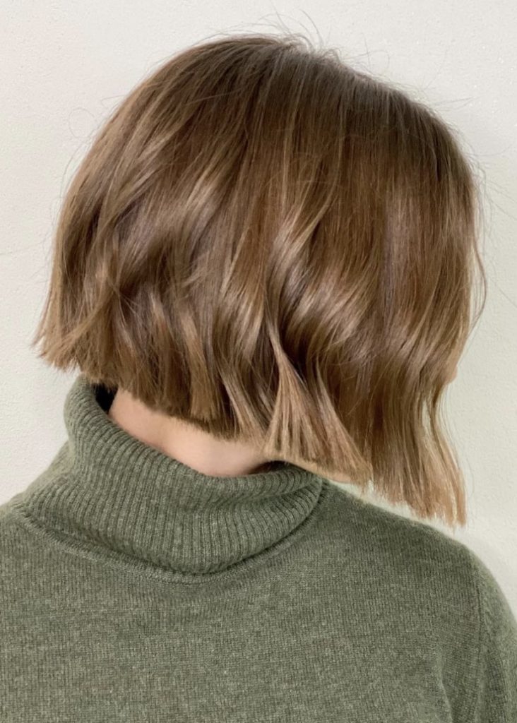YNES HAIRSTYLE CHEVEUX CARRE BOB MECHES MIEL BLONDE CHATIN CLAIR COLORATION BRONDE COUPE ONDULE WAVY