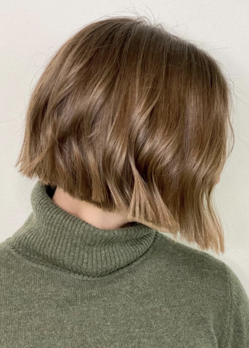 YNES HAIRSTYLE CHEVEUX CARRE BOB MECHES MIEL BLONDE CHATIN CLAIR COLORATION BRONDE COUPE ONDULE WAVY