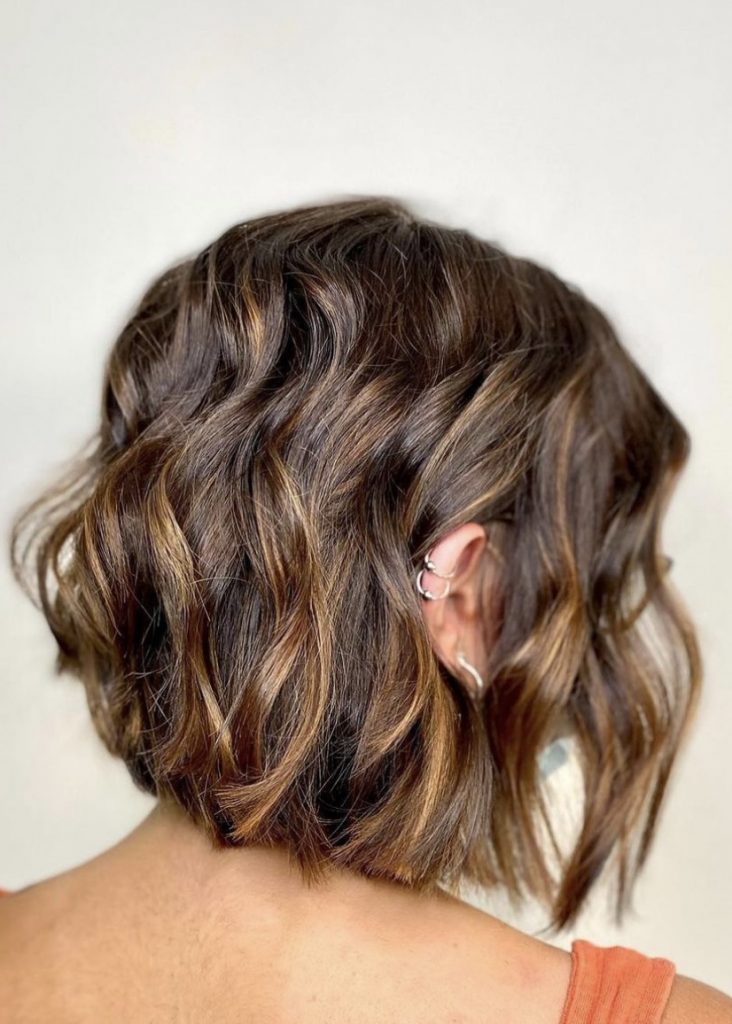 YNES HAIRSTYLE CHEVEUX CARRE BOB MECHES MIEL BLONDE CHATIN COLORATION BRONDE COUPE ONDULE WAVY