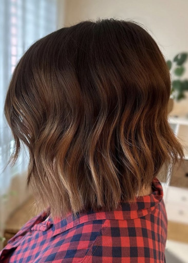 YNES HAIRSTYLE CHEVEUX CARRE BOB MECHES MIEL BLONDE CHATIN MARON CHAUD COLORATION BRONDE COUPE ONDULE WAVY