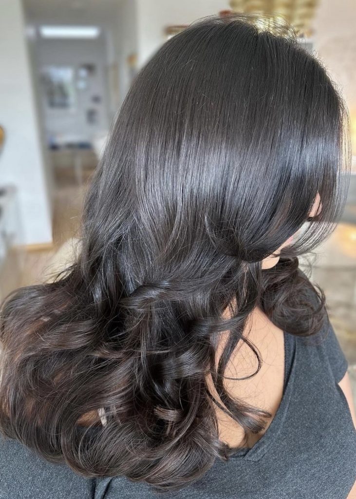 YNES HAIRSTYLE CHEVEUX LONGS BRUNE COLORATION COUPE ONDULER GLAMOUR