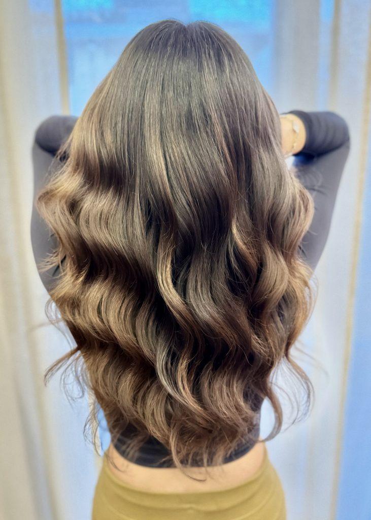 YNES HAIRSTYLE CHEVEUX LONGS BRUNE COLORATION MECHES COUPE ONDULER WAVY (3)