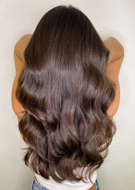 YNES HAIRSTYLE CHEVEUX LONGS BRUNE COLORATION MECHES COUPE ONDULER WAVY (4)