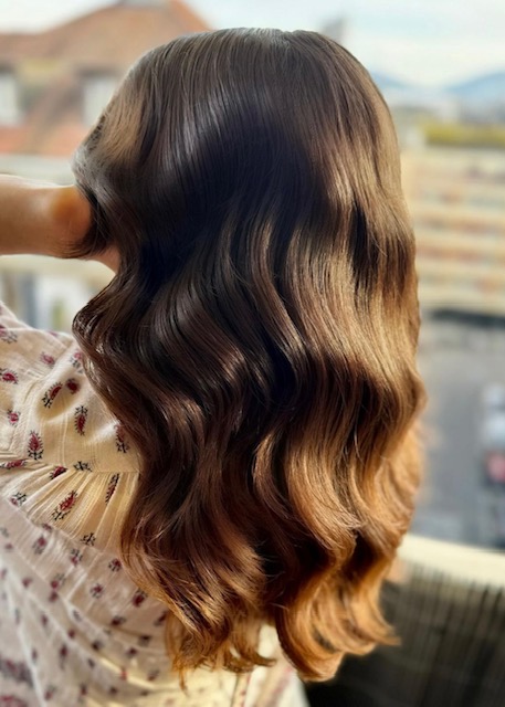 YNES HAIRSTYLE CHEVEUX LONGS BRUNE COLORATION MECHES COUPE ONDULER WAVY (7)