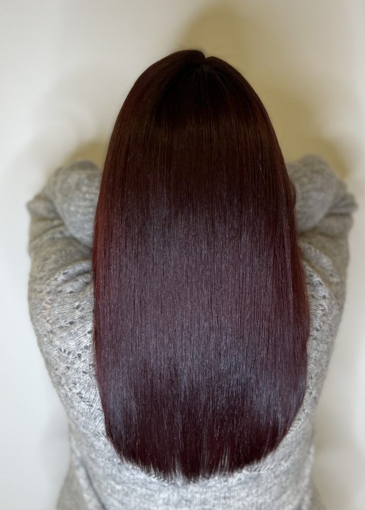 YNES HAIRSTYLE CHEVEUX LONGS VIOLINE BRUNE COLORATION COUPE LISSE LISSAGE BOTOX