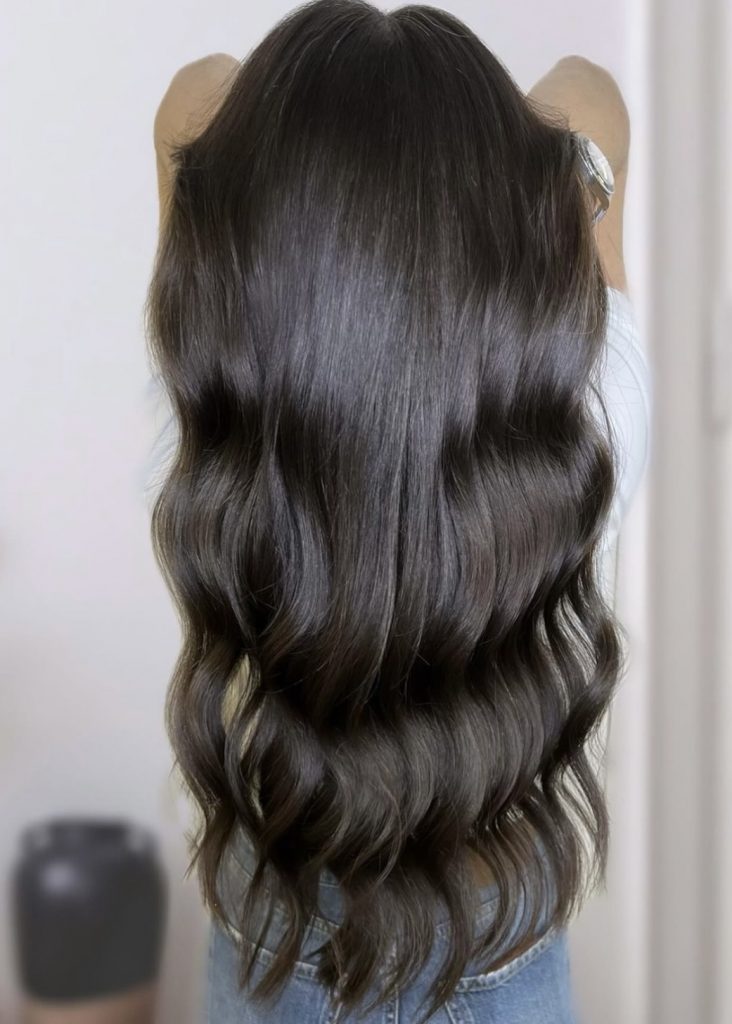 YNES HAIRSTYLE CHEVEUX TRES LONGS BRUNE COLORATION COUPE ONDULER WAVY